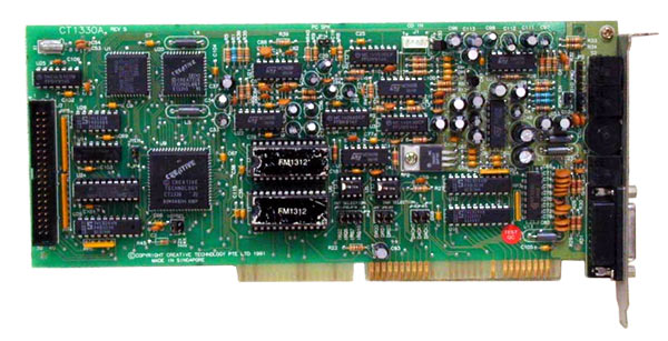 PC-je je rešil Creative Labs s serijo Soundblaster. Dodatek, ki je piskajoč zvok iz beeperja spremenil v pravo zvočno sliko, je bil sprva pregrešno drag.