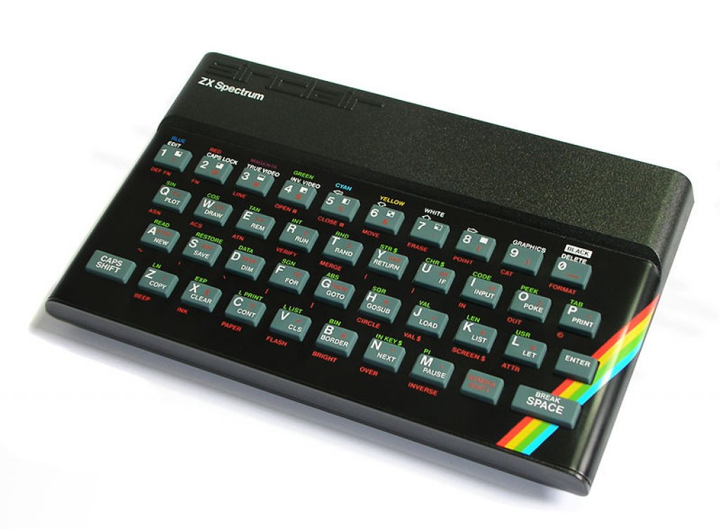 ZX Spectrum je prišel na britanski trg sredi aprila 1982 in pisal zgodovino predvsem otoškega računalniškega opismenjevanja.
